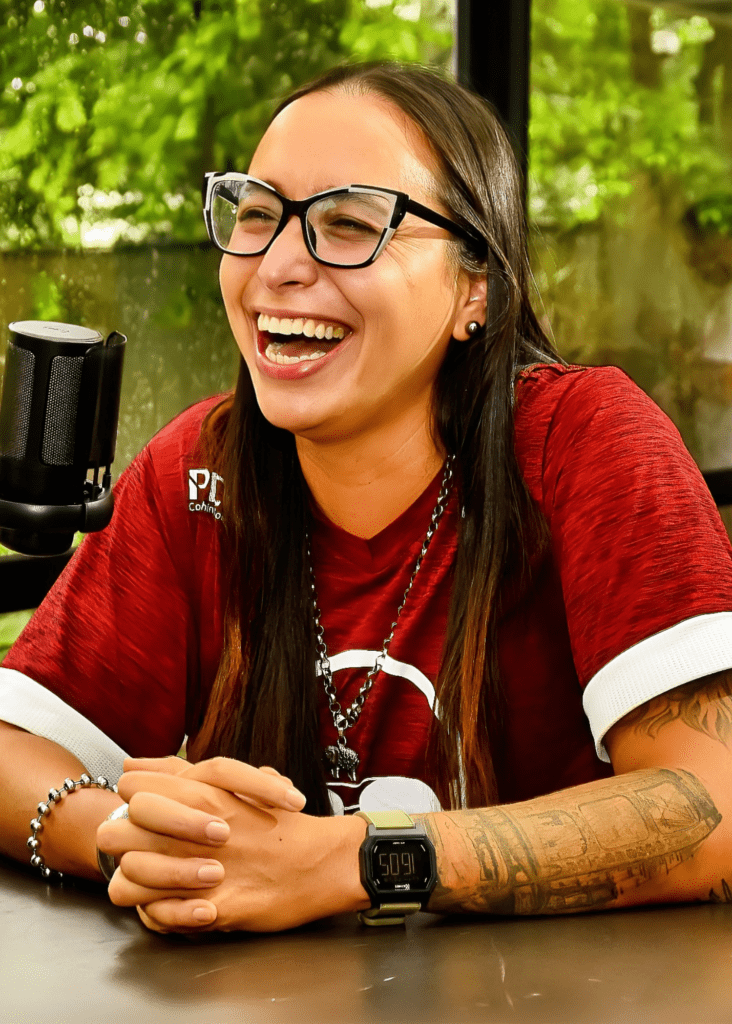 Professor da PLCC Idiomas especializado no ensino de inglês e espanhol com séries, filmes e músicas