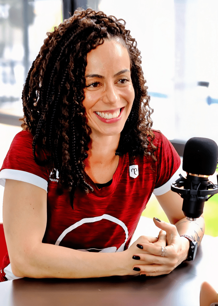 Professor da PLCC Idiomas especializado no ensino de inglês e espanhol com séries, filmes e músicas